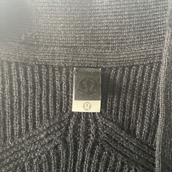 Athleta Women's wool blend, long-sleeved sweater with pockets. Size 6 (M) - Picture 2 of 4